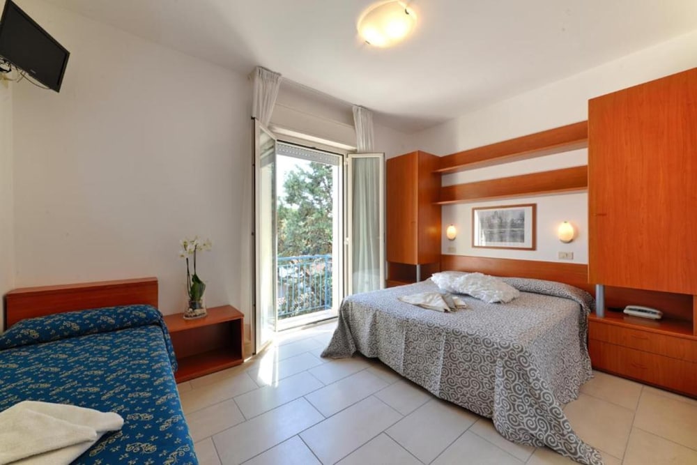 Hotel Taormina 6/25
