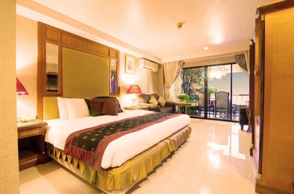 Diamond City Hotel 37/72