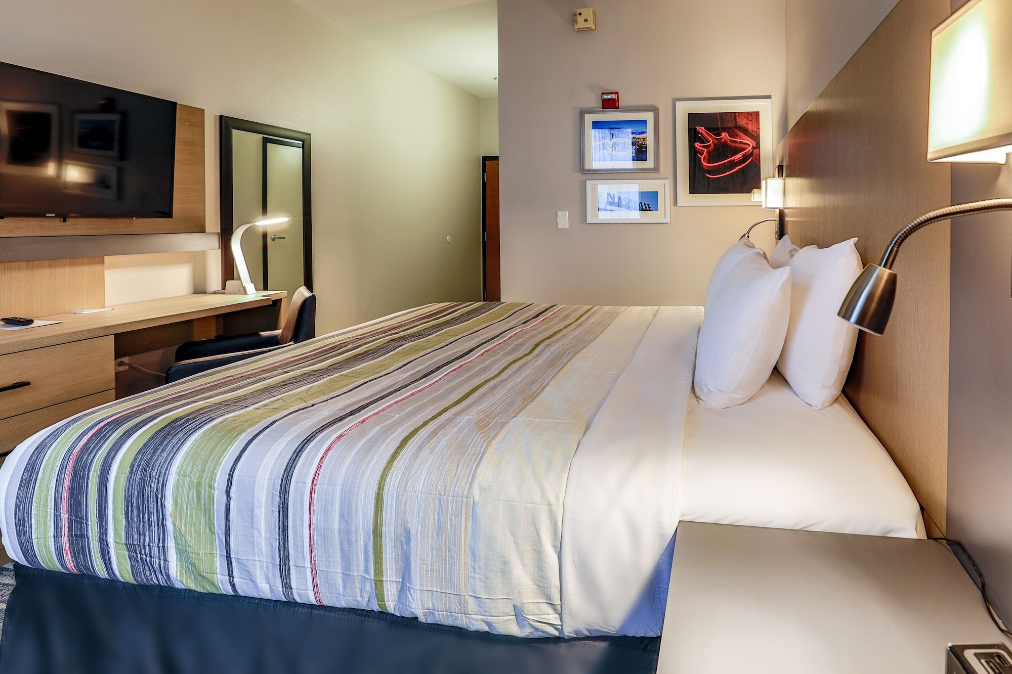 ROOM, KING BED, ACCESSIBLE