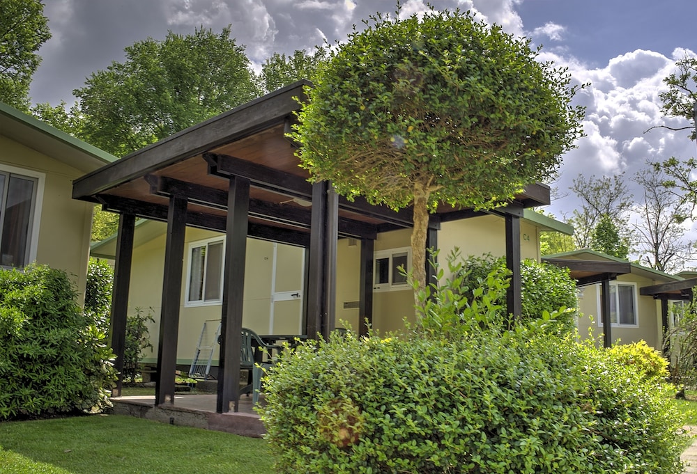 Flaminio Village Bungalow Park Campground 64/71