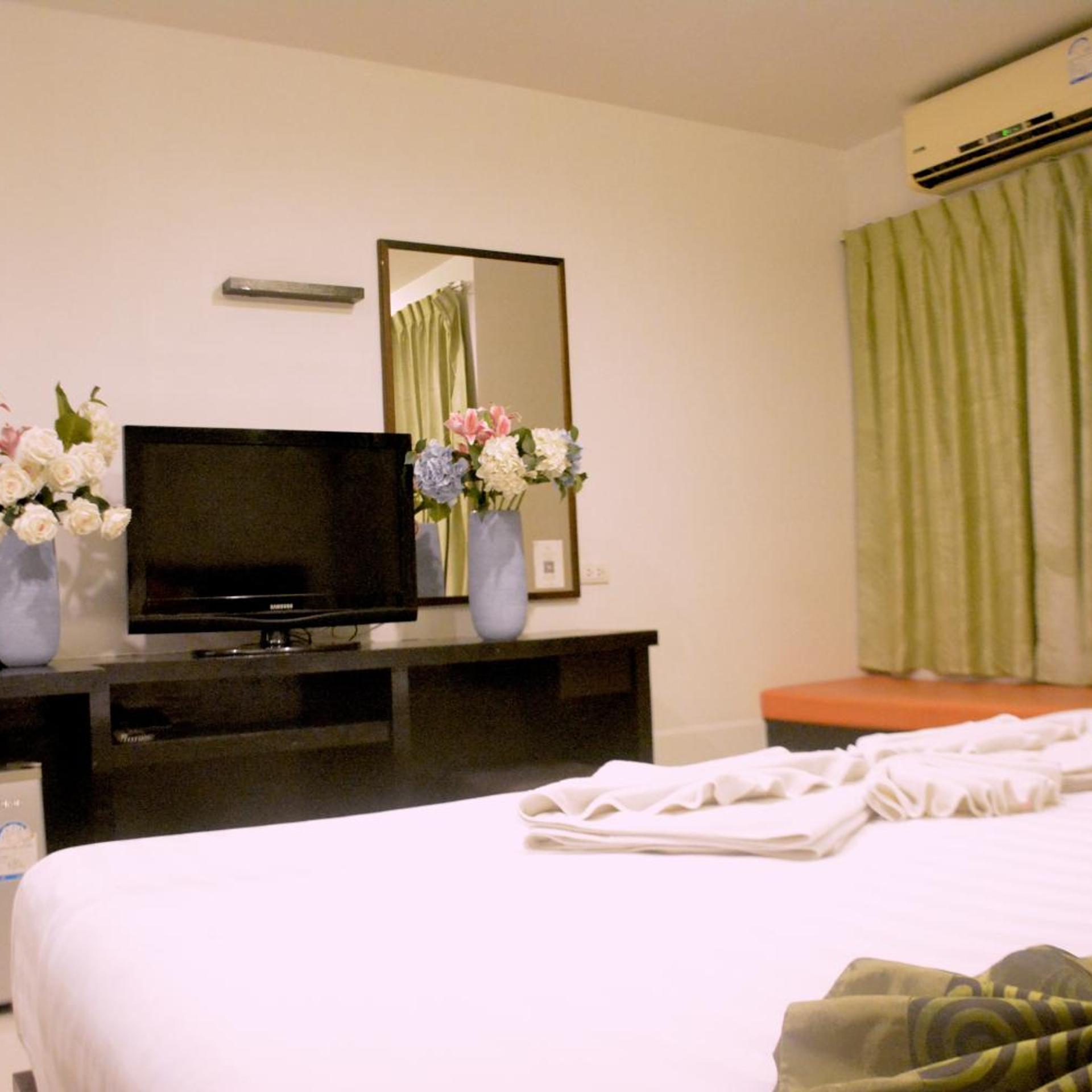 غرفة ديلوكس بسرير مزدوج بحوض استحمام، Zephyr Grand Hotel 5/8