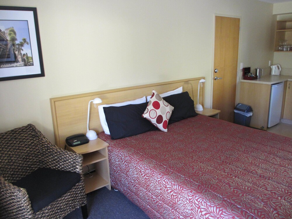 Alhambra Oaks Motor Lodge 15/41