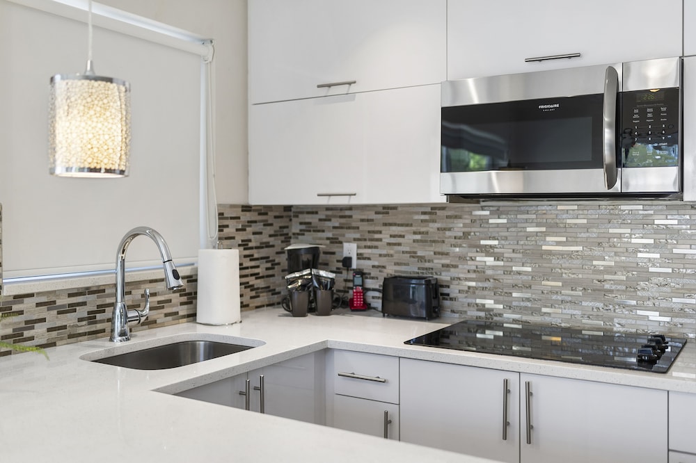 Alani Bay Deluxe Condos Fort Lauderdale 48/50