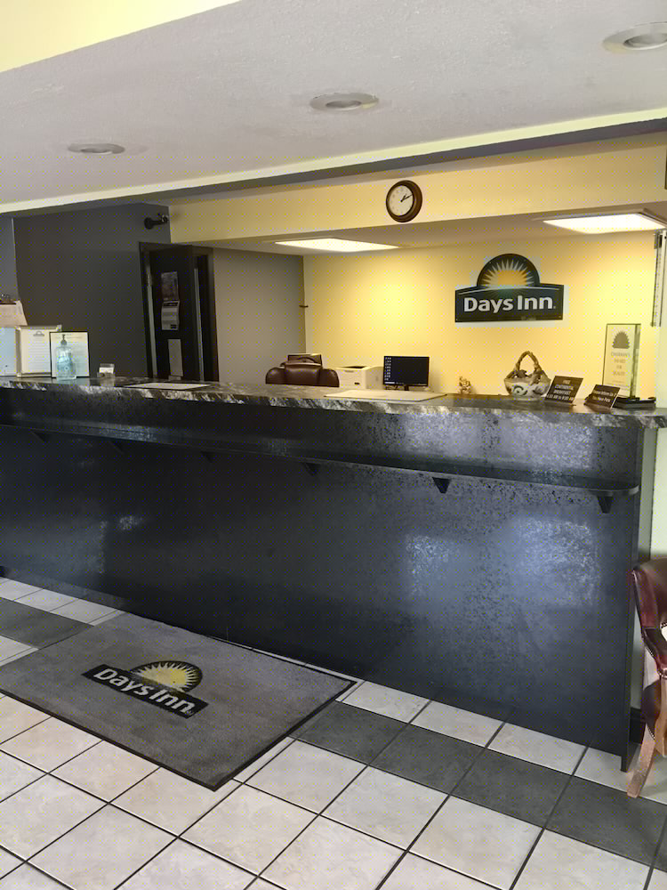 Days Inn By Wyndham Lake City I-10 8/35