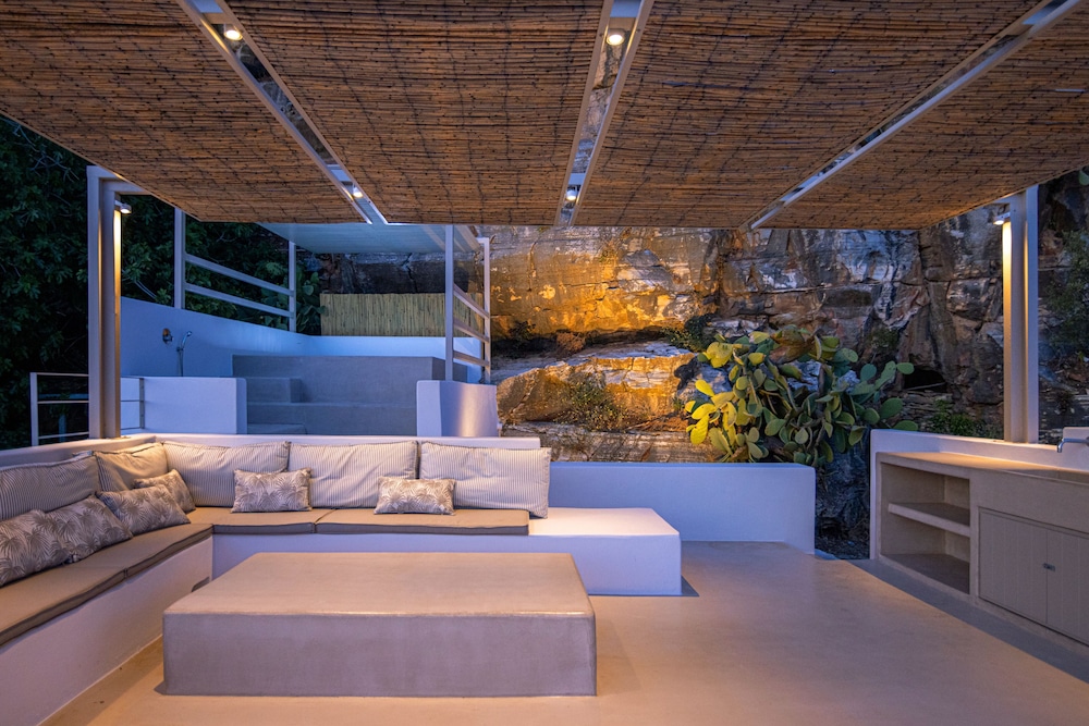 Living Theros Luxury Suites 31/50