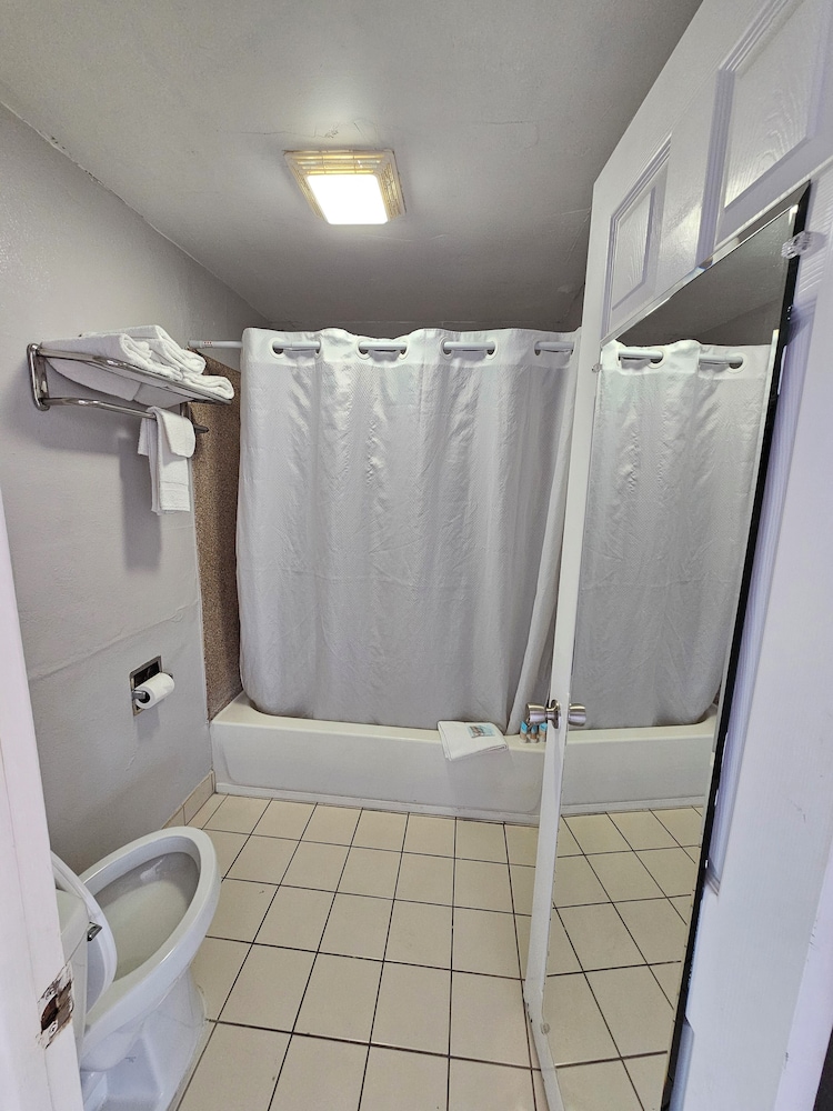 Rodeway Inn 33/58
