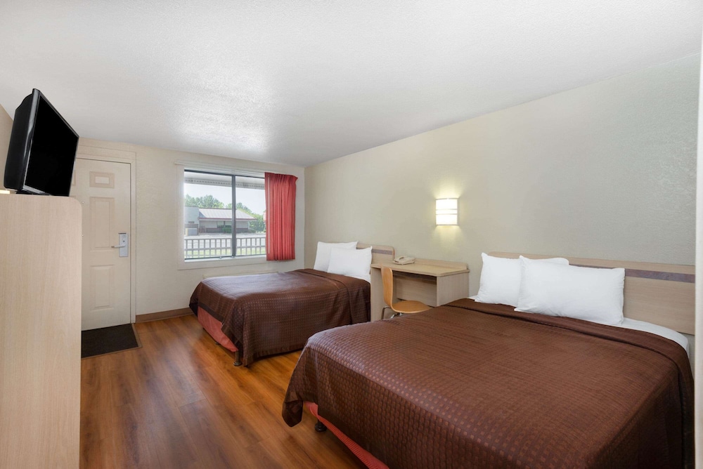 Travelodge by Wyndham Essington / Philadelphia Airport 8/19