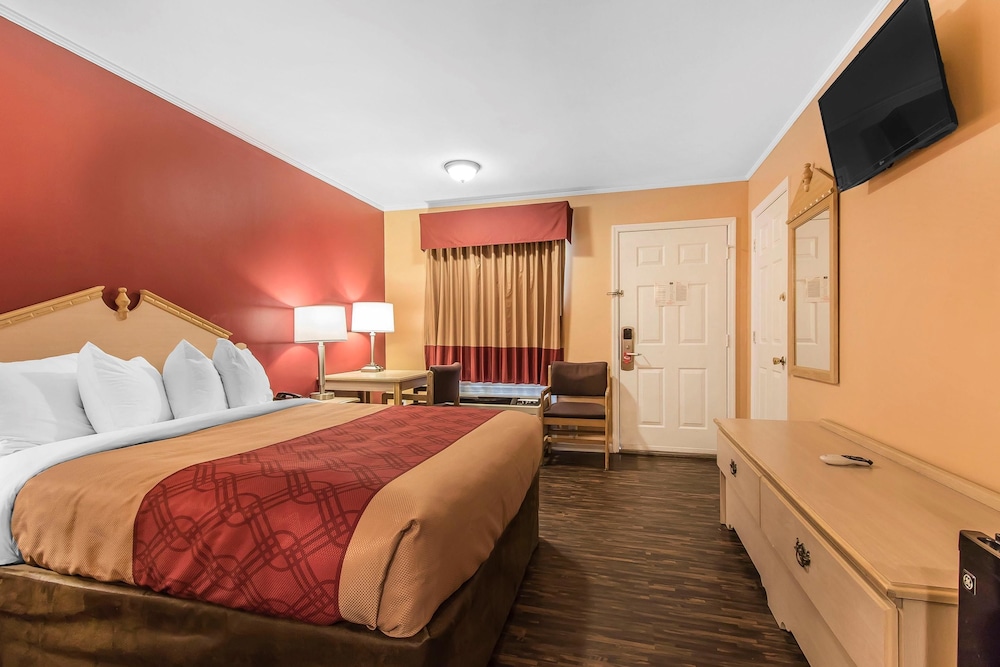 Econo Lodge Cornersville I-65 19/46
