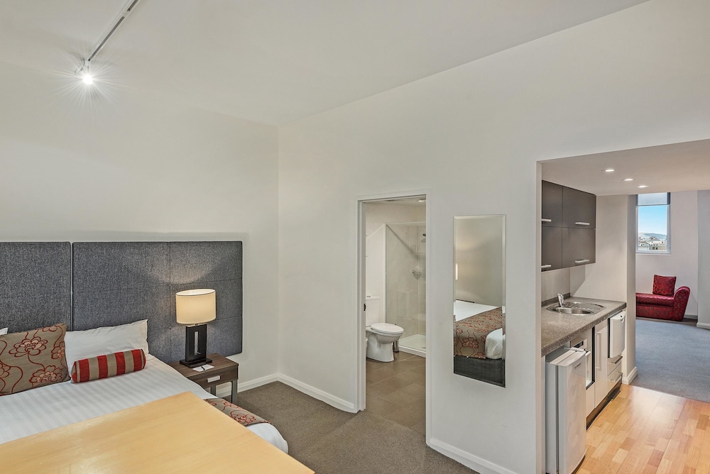 Mantra One Sandy Bay Road Hobart 26/64
