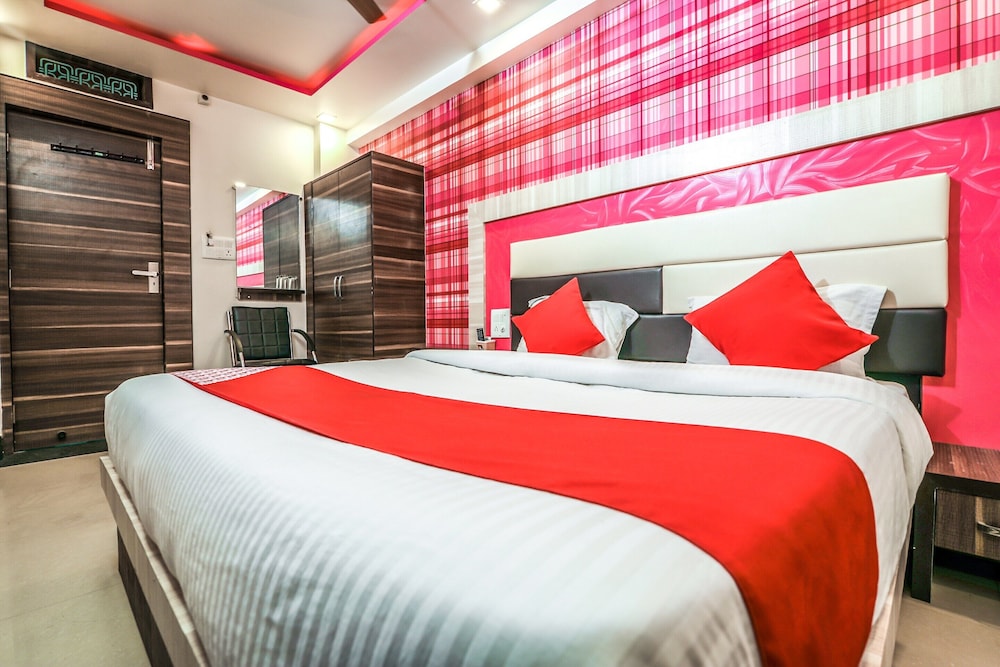 Oyo 11840 Hotel Venus 17/23