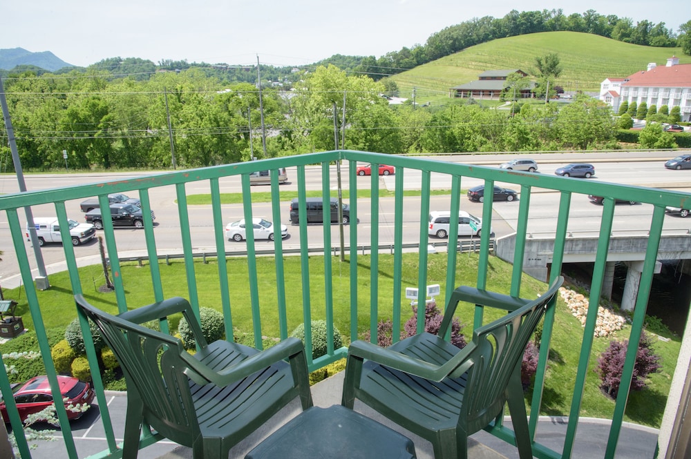 Pigeon River Inn 62/65
