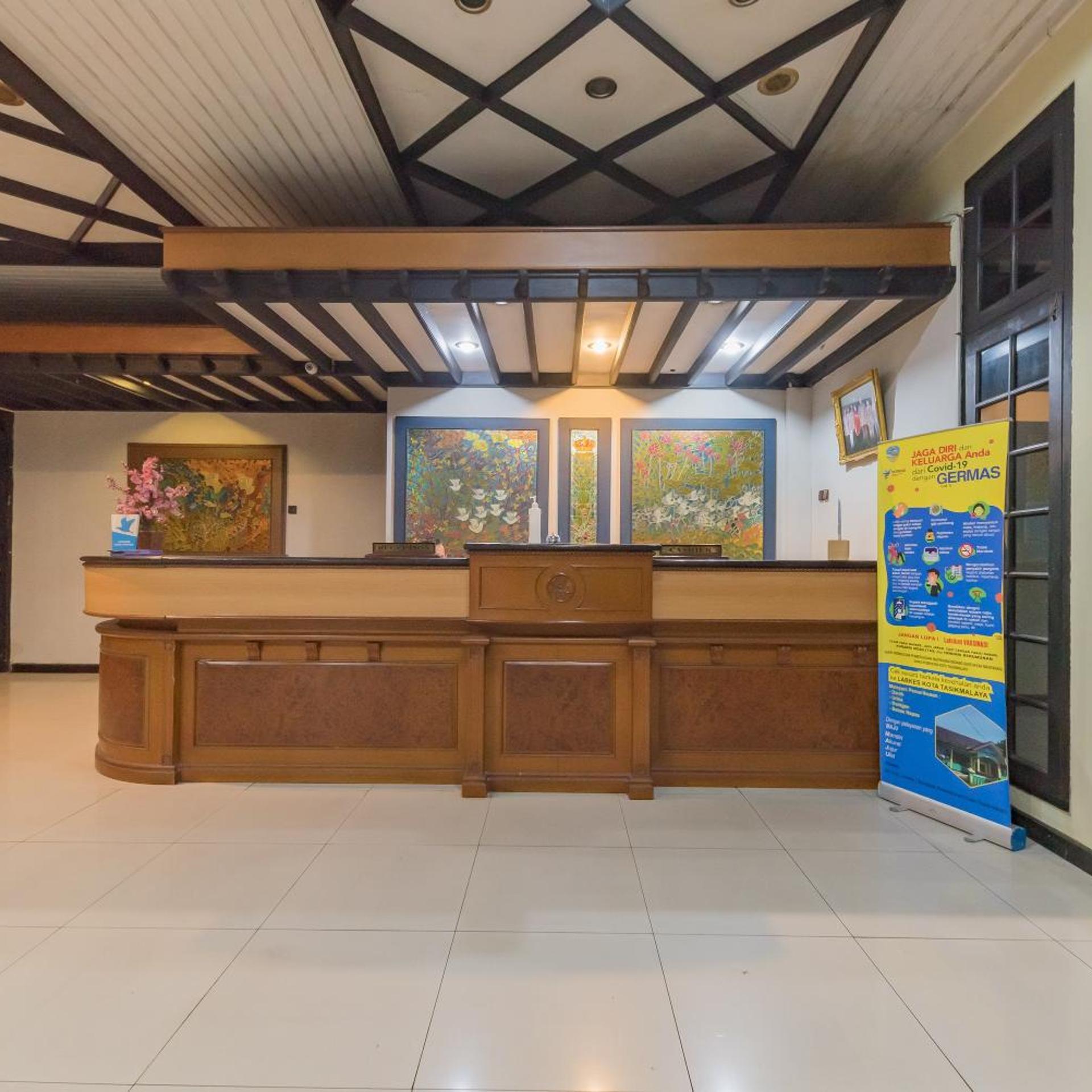 Crown Hotel Tasikmalaya 7/54