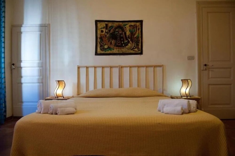 Ivana B&amp;B 7/76