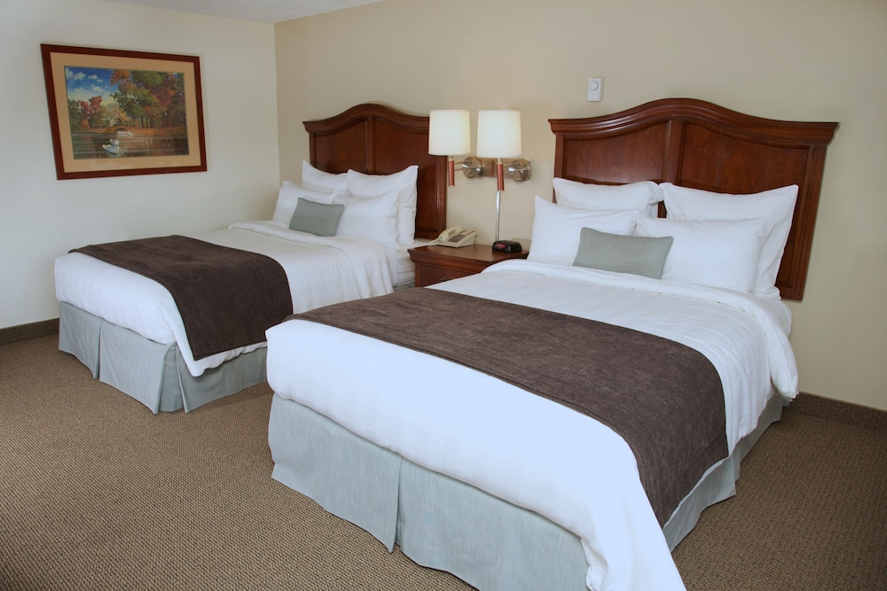 Holiday Hill Inn & Suites 29/61