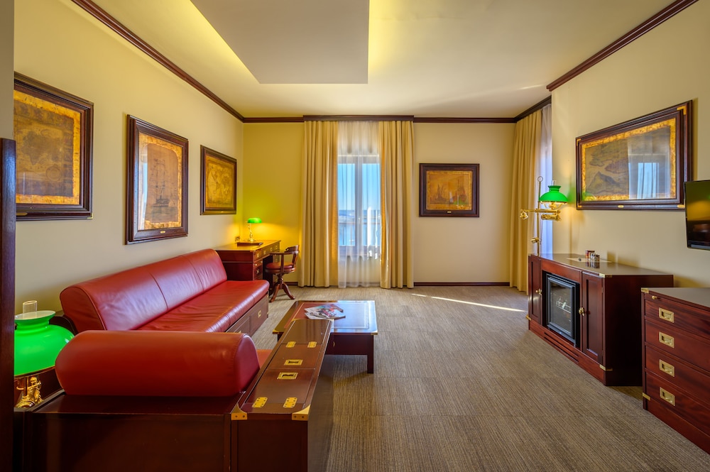 Hotel Nautica 43/72