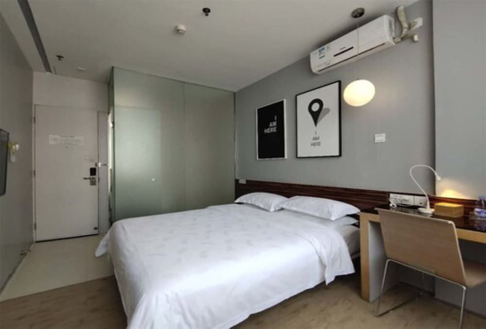 Colour Inn Shenzhen Dongmen Branch 13/66