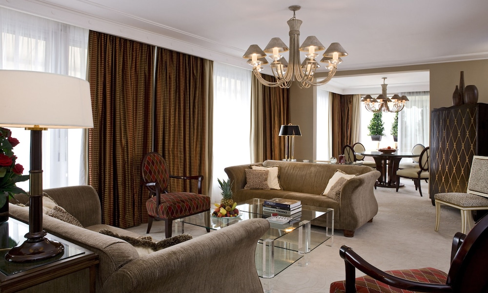 Warwick Paris Champs-Elysees 36/64