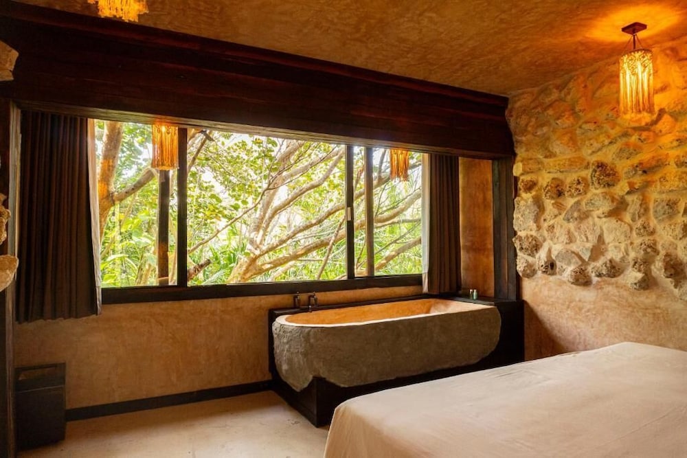Private, Jungle, King Bed، Mayan Monkey Isla Mujeres 2/3