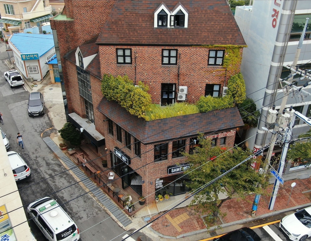 Comma Plus Guest House - Hostel 8/30