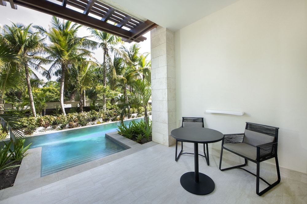 Adults Only Club at Lopesan Costa Bavaro 22/50