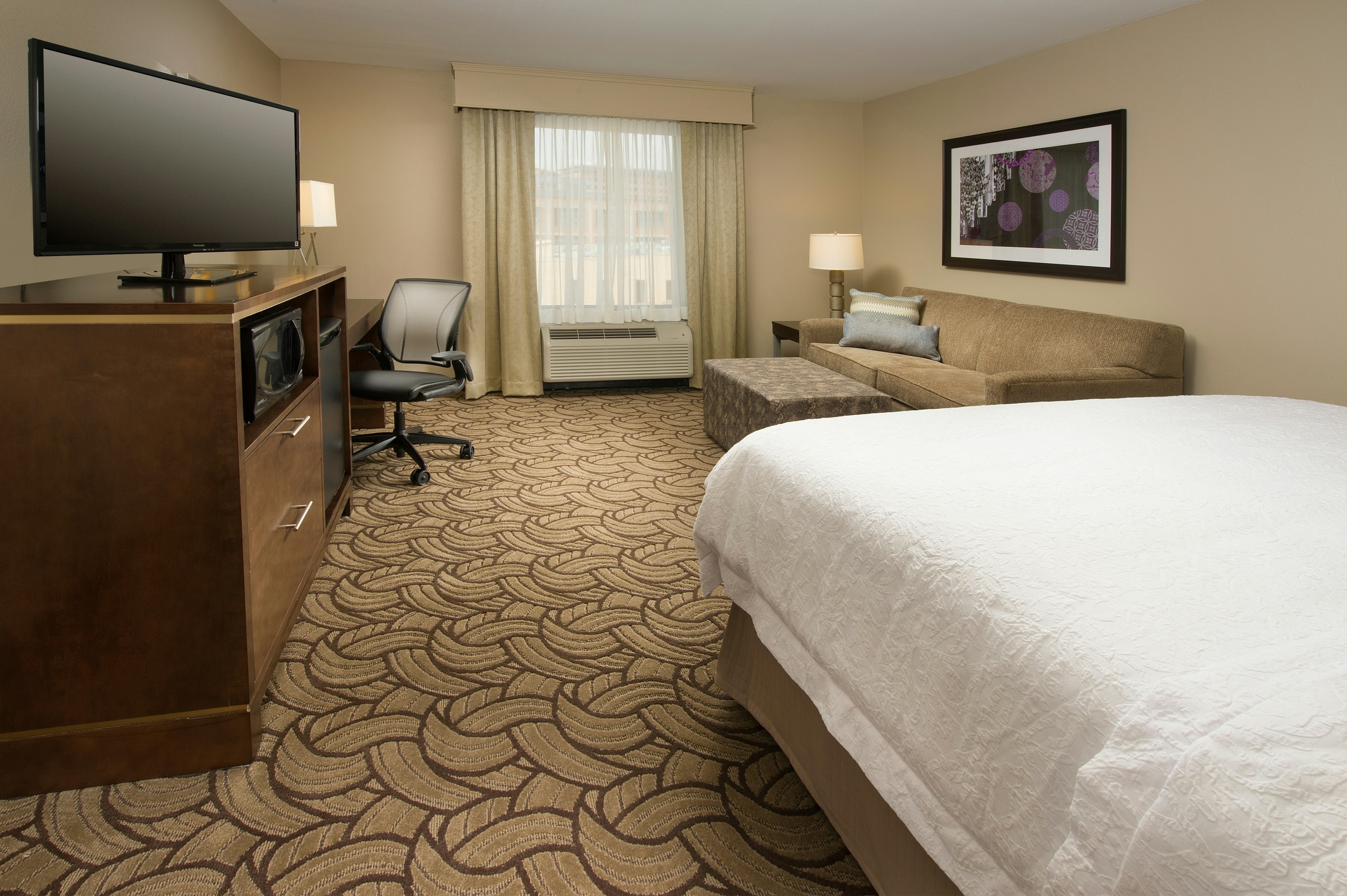 ROOM, KING BED, SOFA