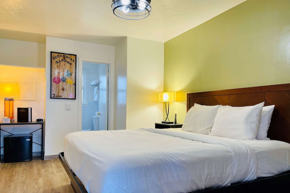 Baymont by Wyndham Fort Bragg 19/46