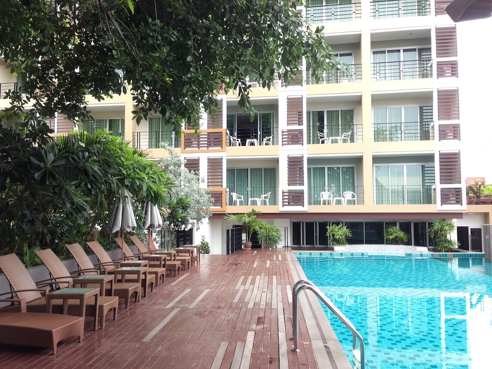 August Suites 5/69