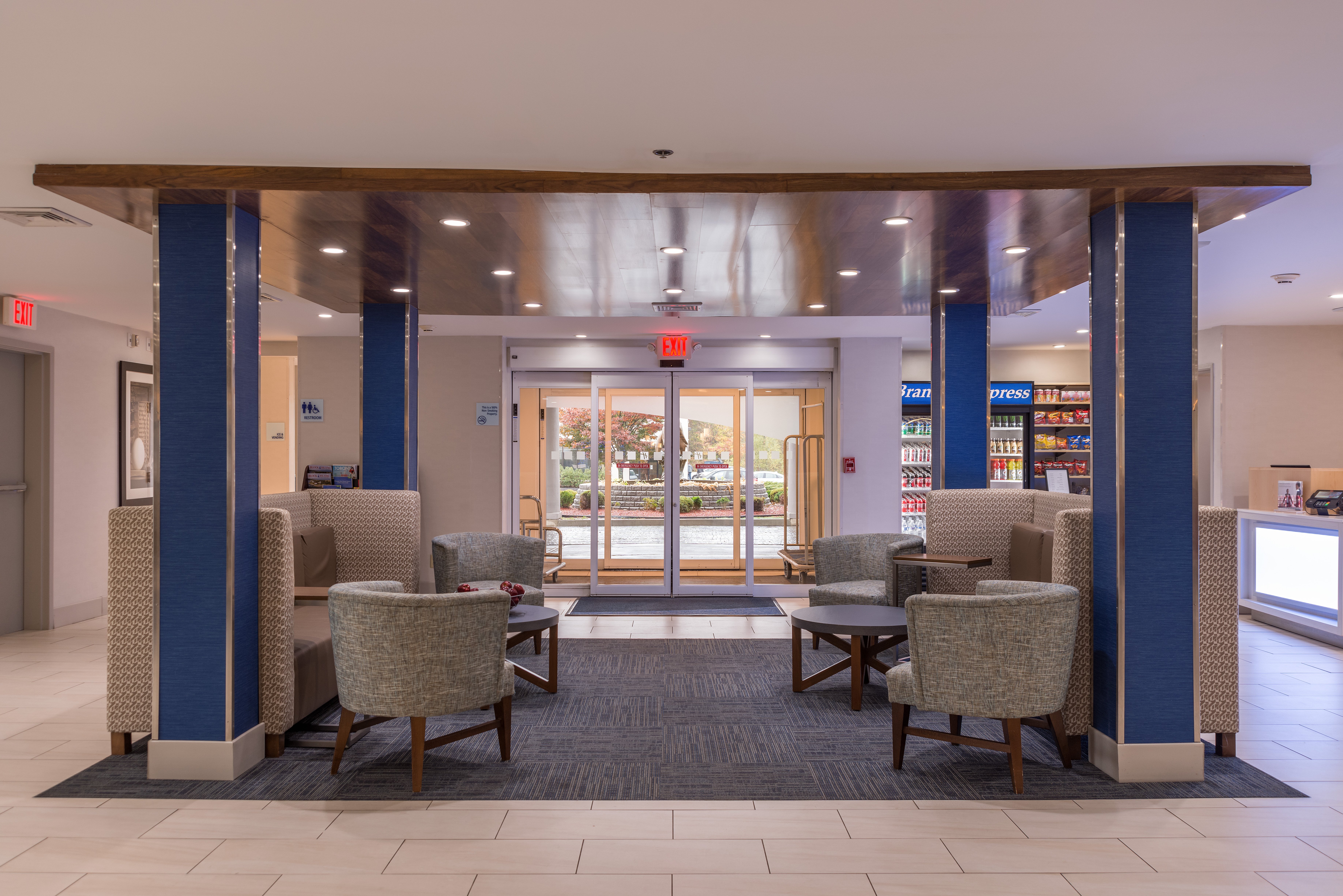 Holiday Inn Express Branford-New Haven 42/59