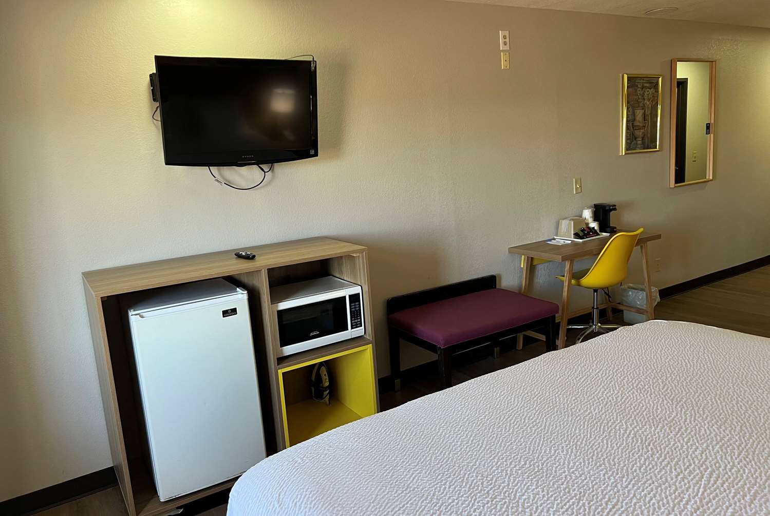 Days Inn & Suites By Wyndham Hutchinson 17/42