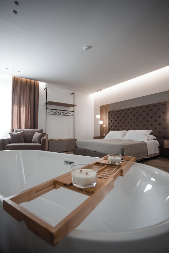 Room at Alexander House Hotel, SAN FERDINANDO