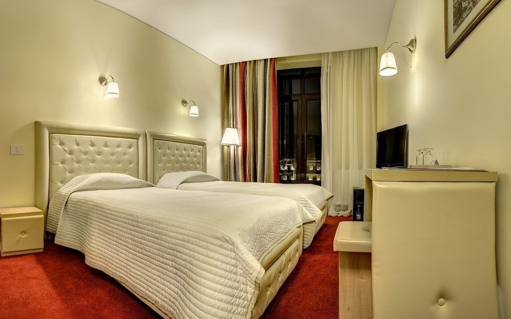 Hotel Capitol 13/55