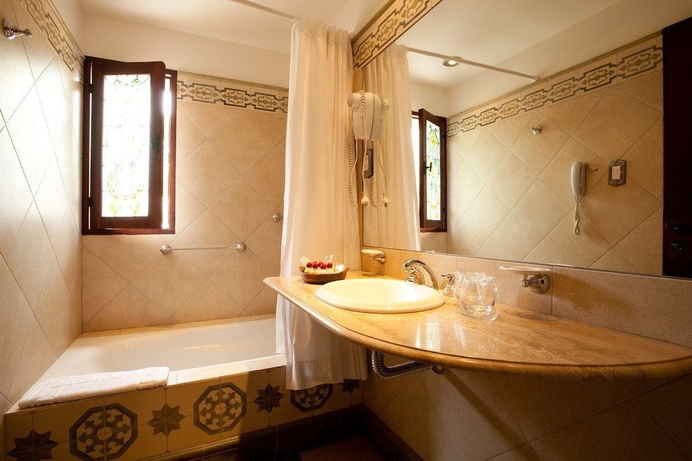 Marques de Tojo Hotel 62/63