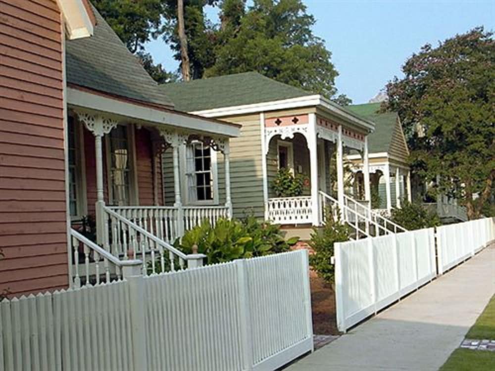 Rothschild-Pound House Inn 8/76