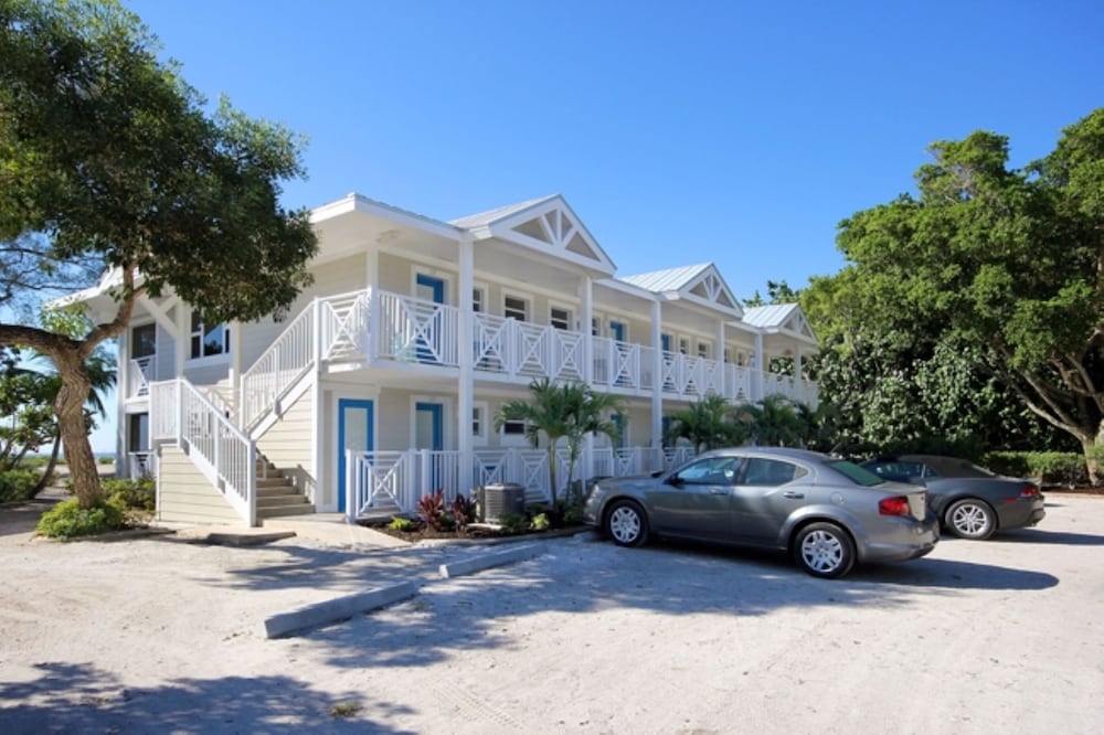 Island Inn 6/43
