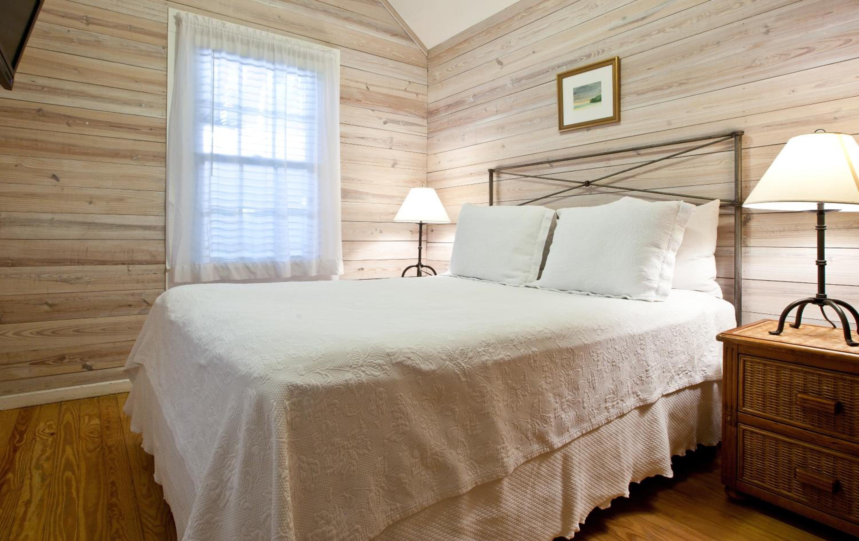 Island, City, Queen Bed