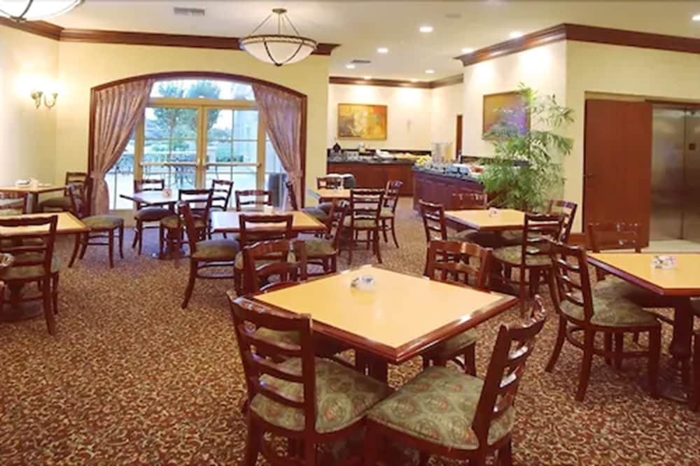 Bay Landing Hotel 34/55