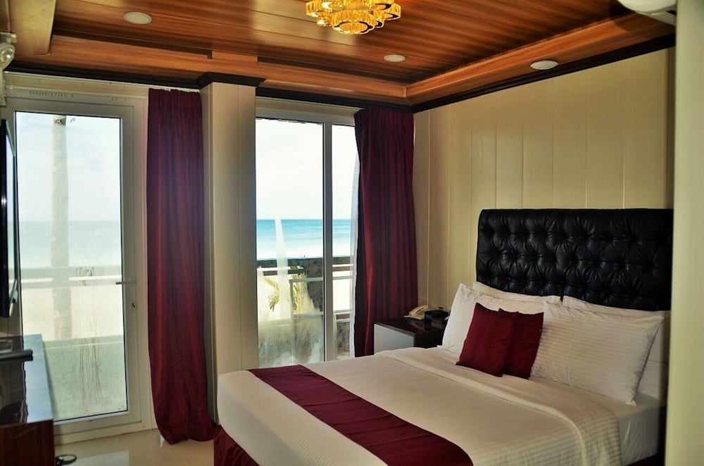 Deluxe Beachfront with Sea View