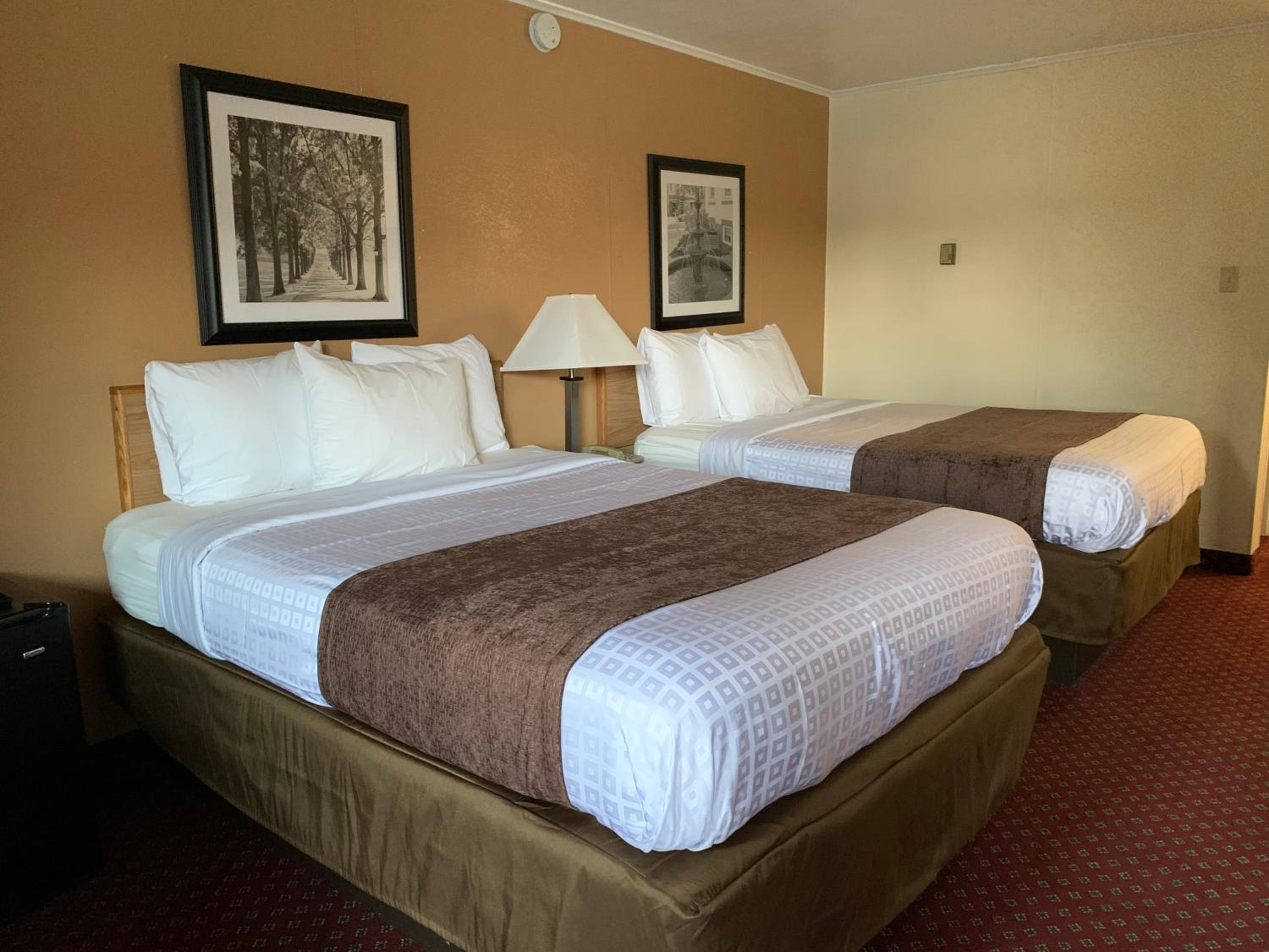 Red Carpet Inn & Suites 17/50