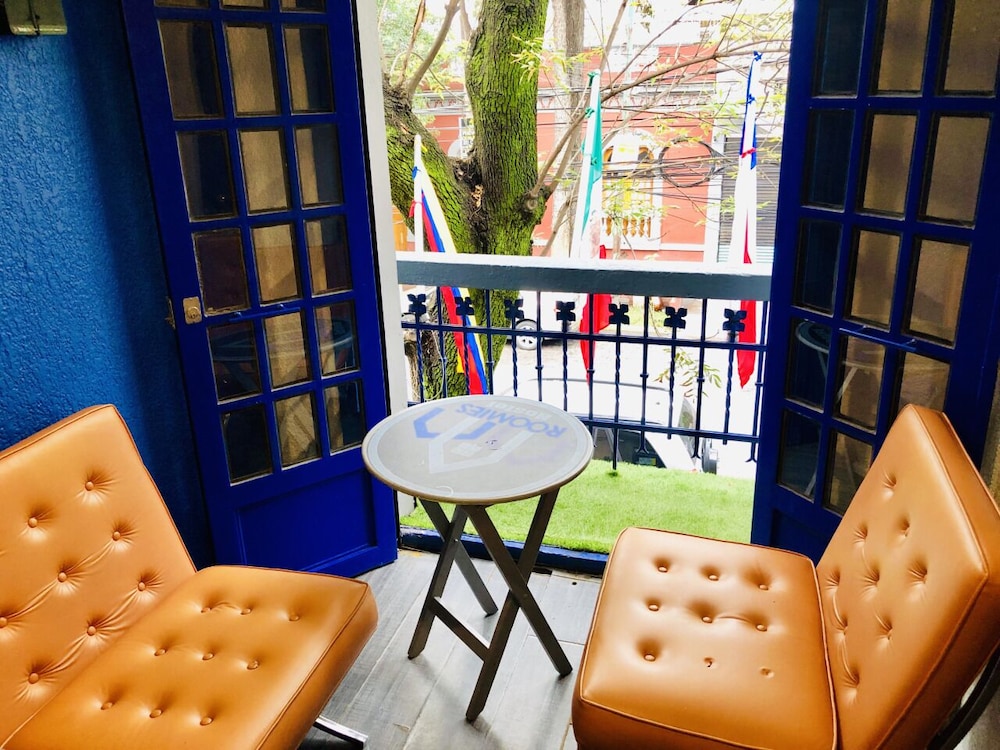 Roomies Hostel Condesa 16/25