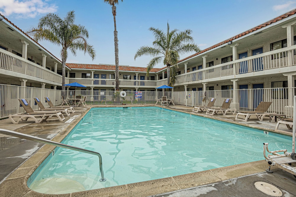 Motel6 Carlsbad, CA Beach 30/50