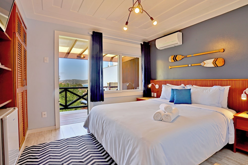 DELUXE, QUEEN BED, SEA VIEW