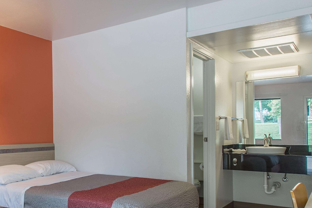 Motel6 Goodlettsville, TN - Nashville 11/39