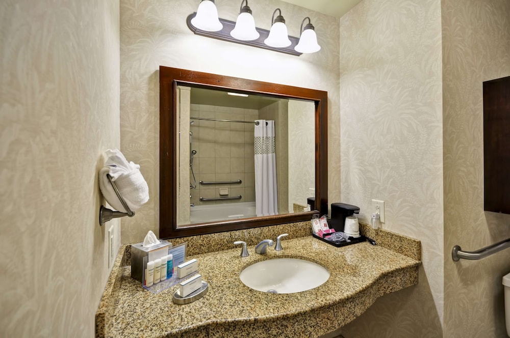 Hampton Inn & Suites North Charleston-University Blvd 24/55