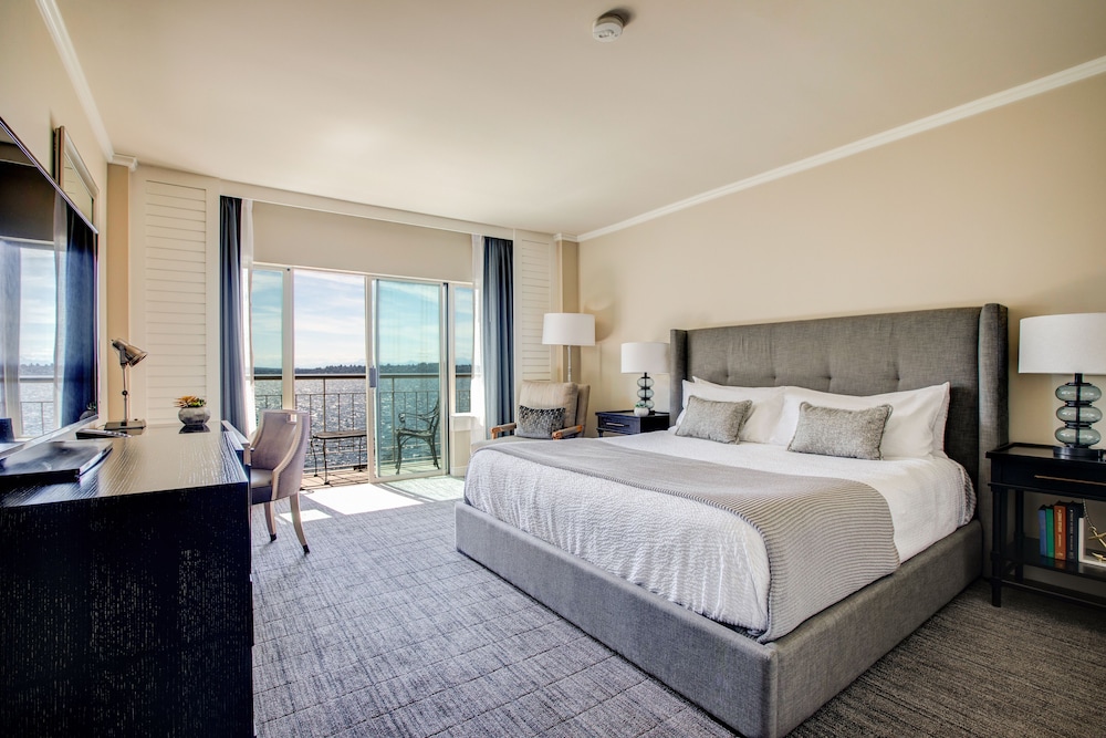 Room, King Bed, Lake Front, Balcony