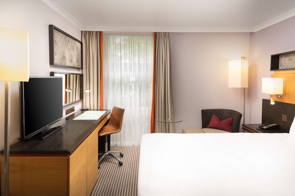 Hilton London Kensington 24/80