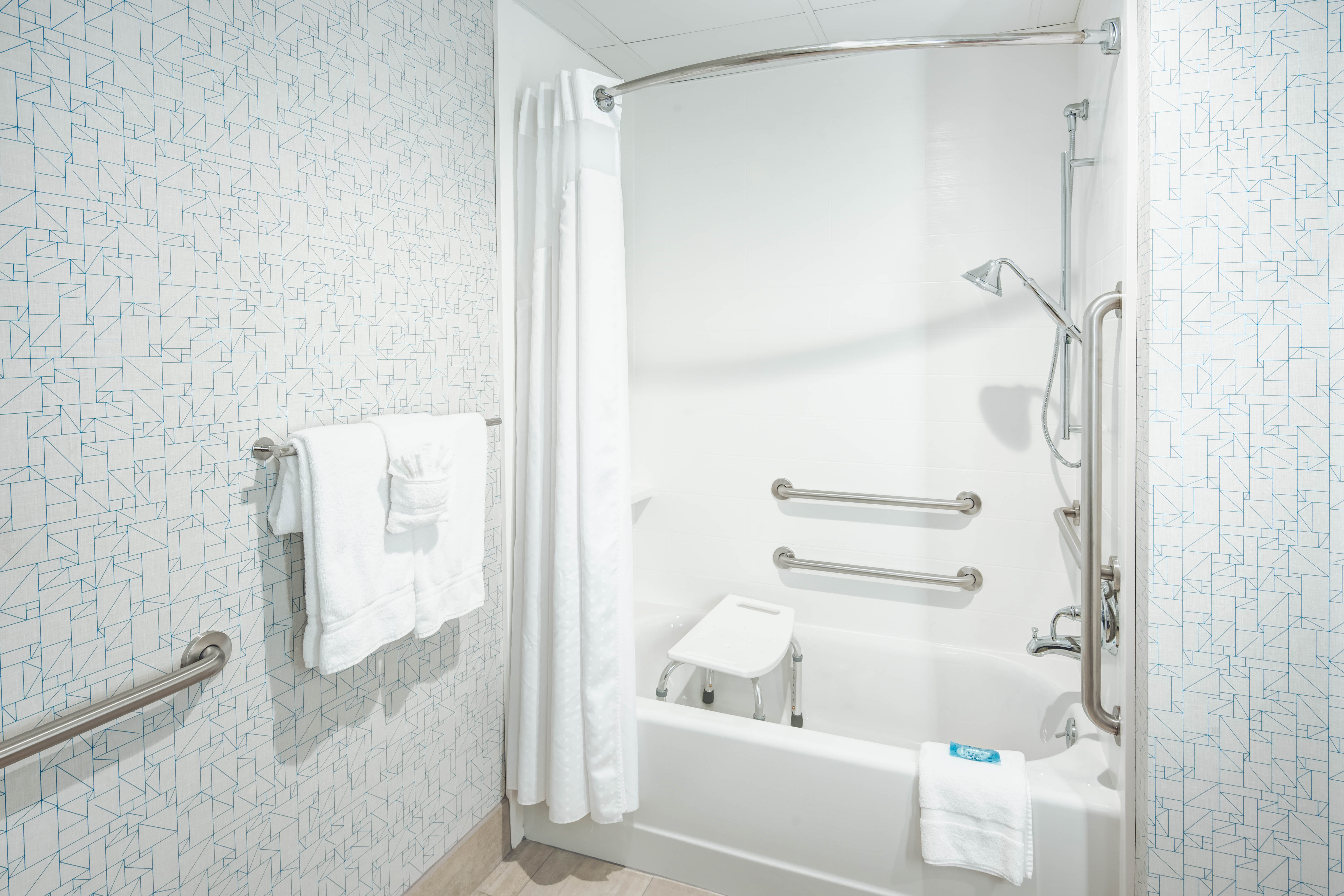 Holiday Inn Express Woodbridge 63/64