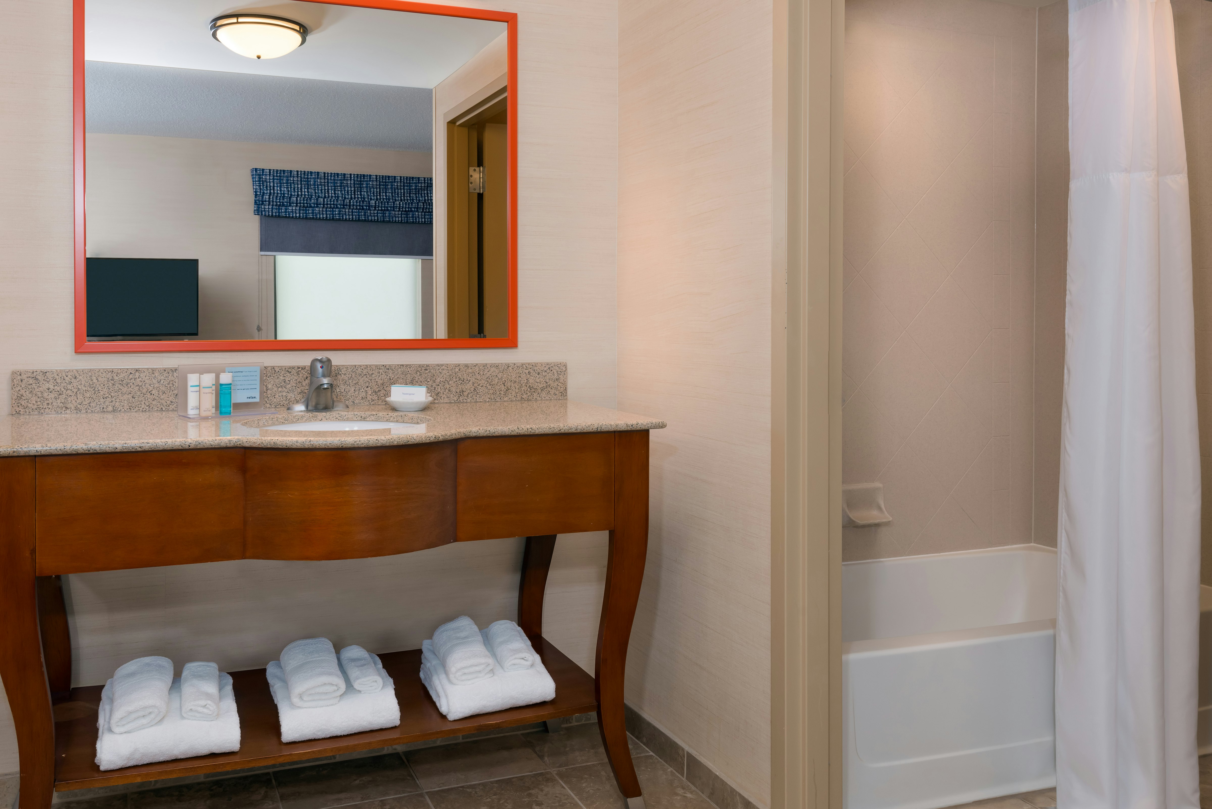 استوديو بسرير كينج مع أريكة، Hampton Inn Springfield South Enfield 3/3