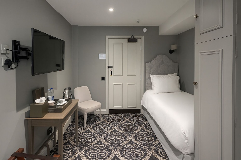 No 30 Knightsbridge 52/53