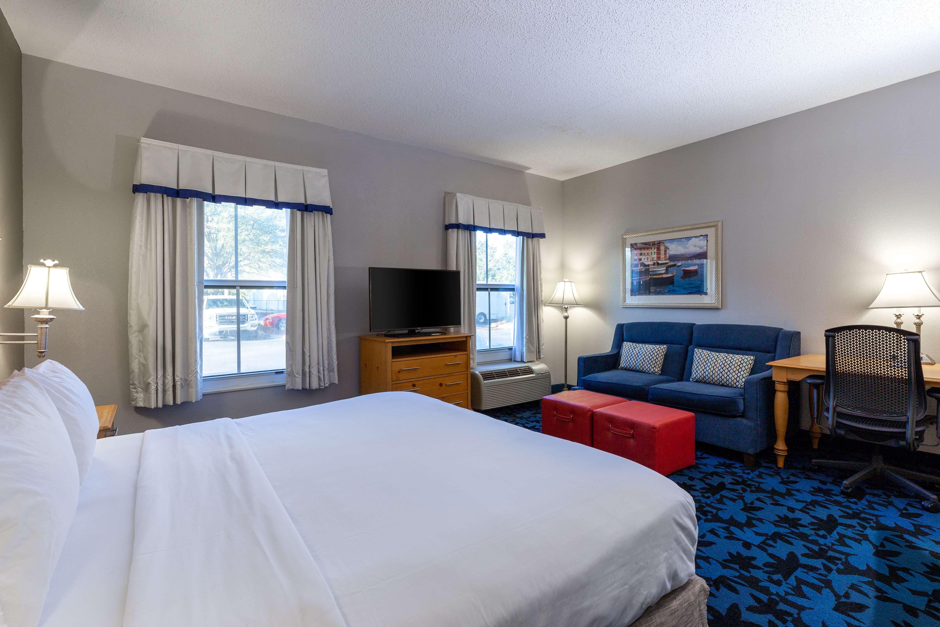 STUDIO, KING BED, ACCESSIBLE