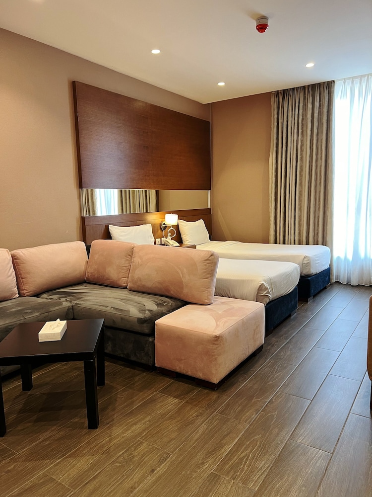 7th Star Hotel Suites 11/28